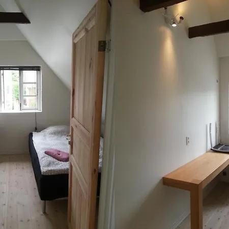 Qstay Bed & Breakfast 3*