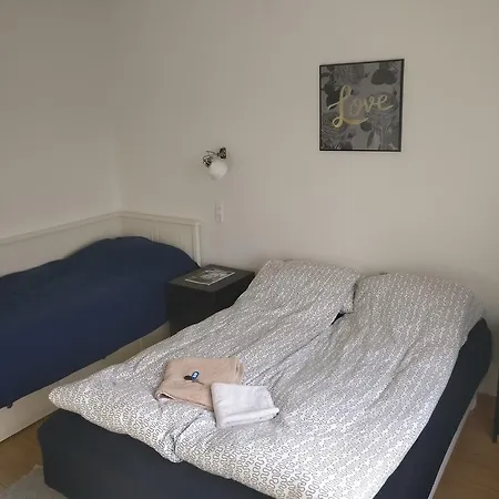 Qstay Bed & Breakfast 3*