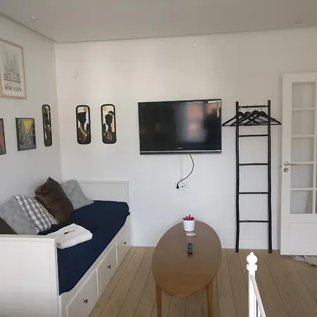 Qstay Bed & Breakfast 3*